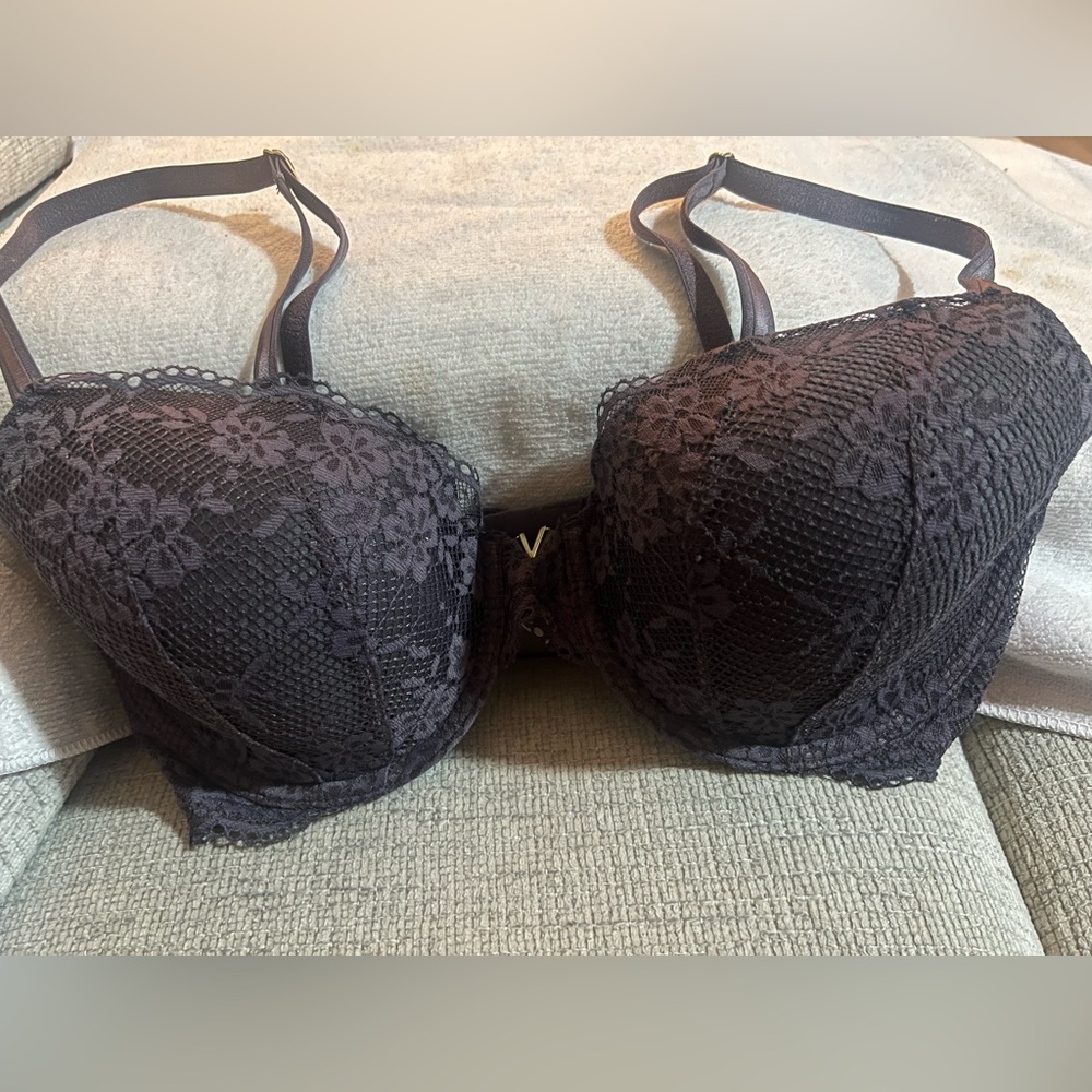 Victoria’s Secret Elegant Wire Charcoal GrayLace Bra ,Crisscross size, 34DD